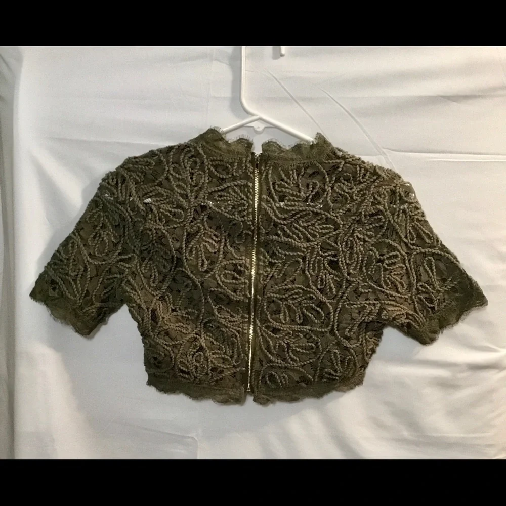 NWOT BANJUL Olive Green Short Sleeve Zip Up Back Crop Top